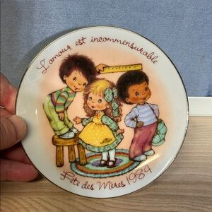 Vintage Avon 1984 mother’s Day ceramic plate. L’amour est incommensurable. 5´´